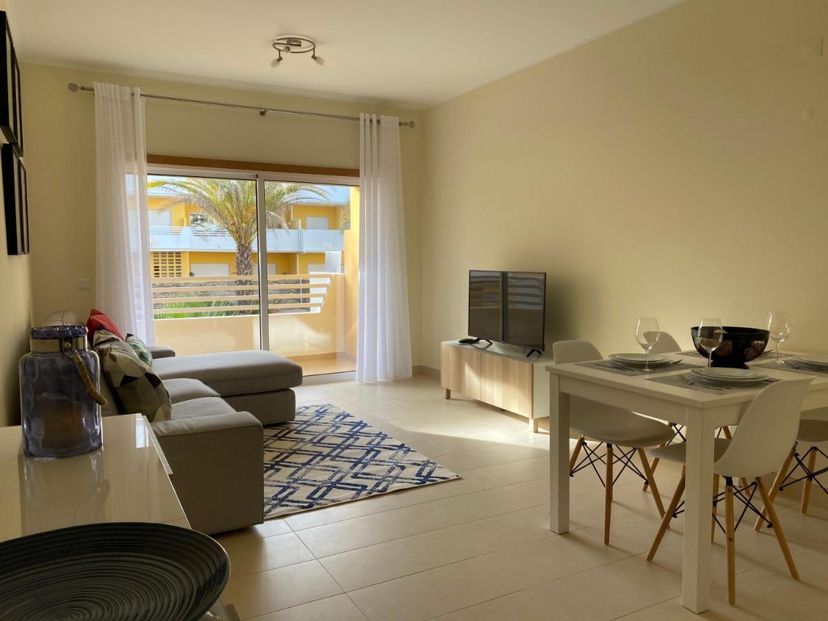 Apartamento T2 Com Piscina Em Conceicao E Cabanas De タヴィラ エクステリア 写真