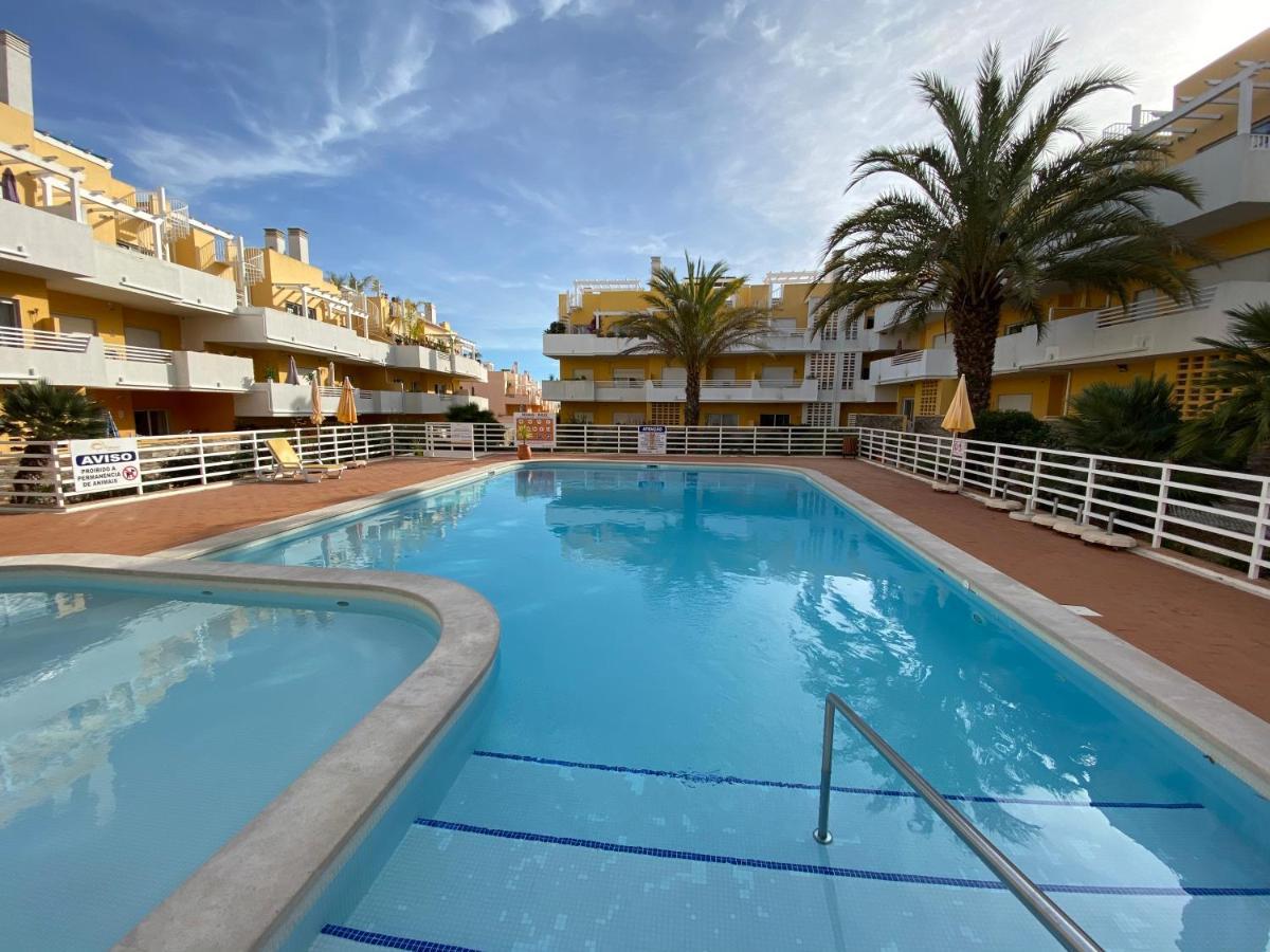 Apartamento T2 Com Piscina Em Conceicao E Cabanas De タヴィラ エクステリア 写真
